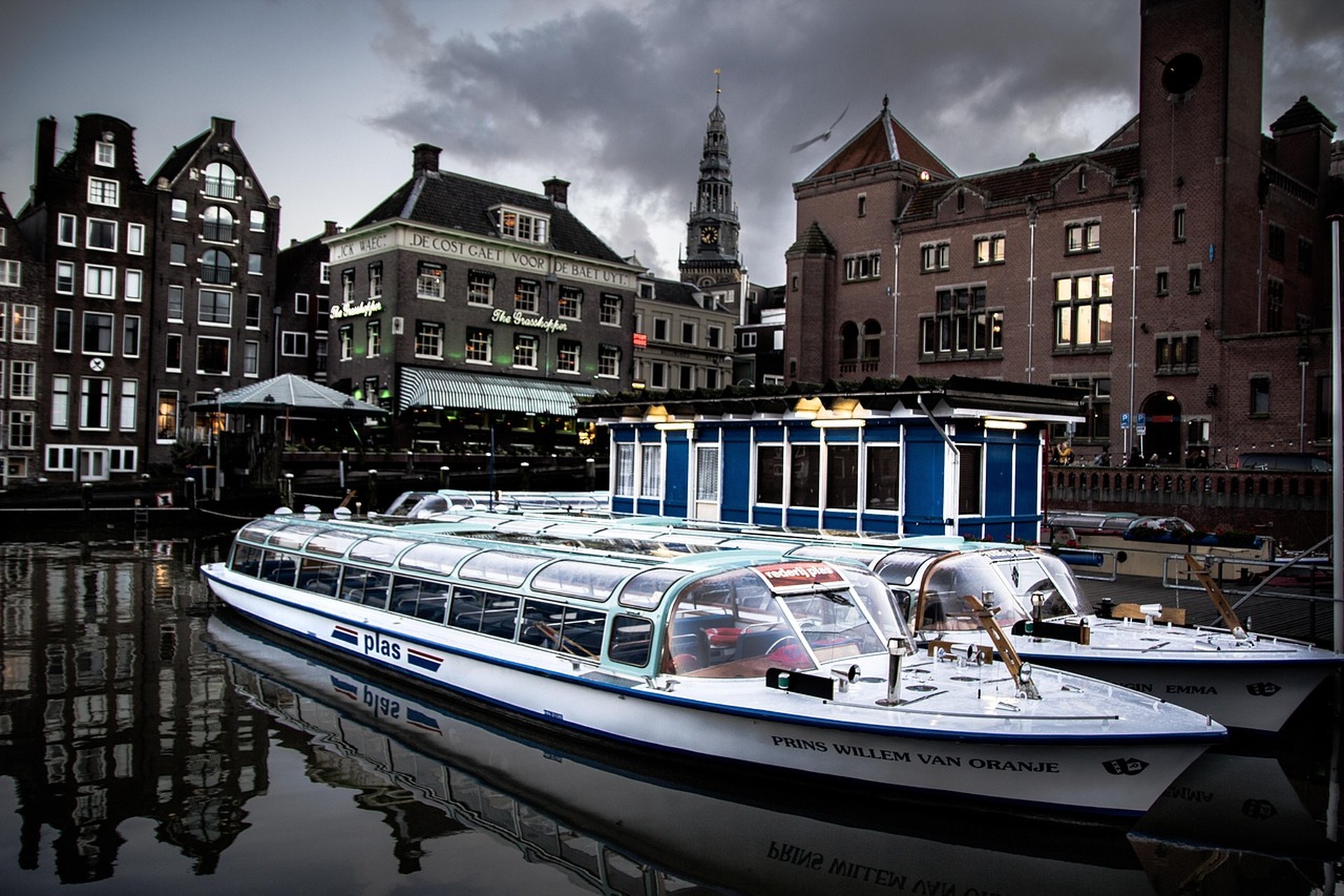Seasonal retreat planning in the Netherlands: weather, daylight, and comfort